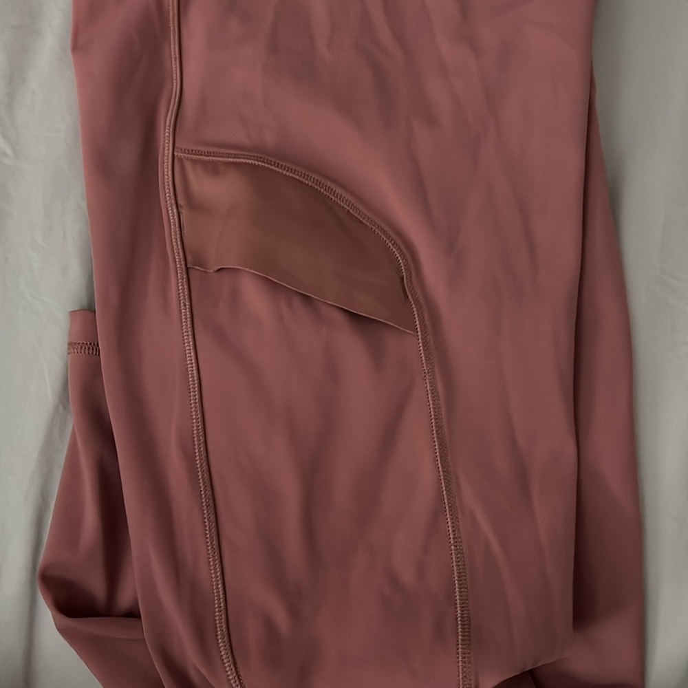 Lululemon - Picture 7 of 9